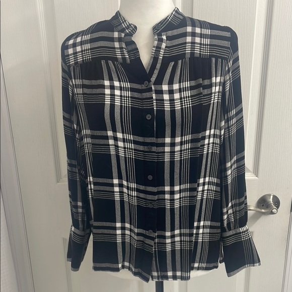 LOFT Black & White Plaid Button Down Shirt Pleating Details Long Sleeves Size S - Picture 1 of 8